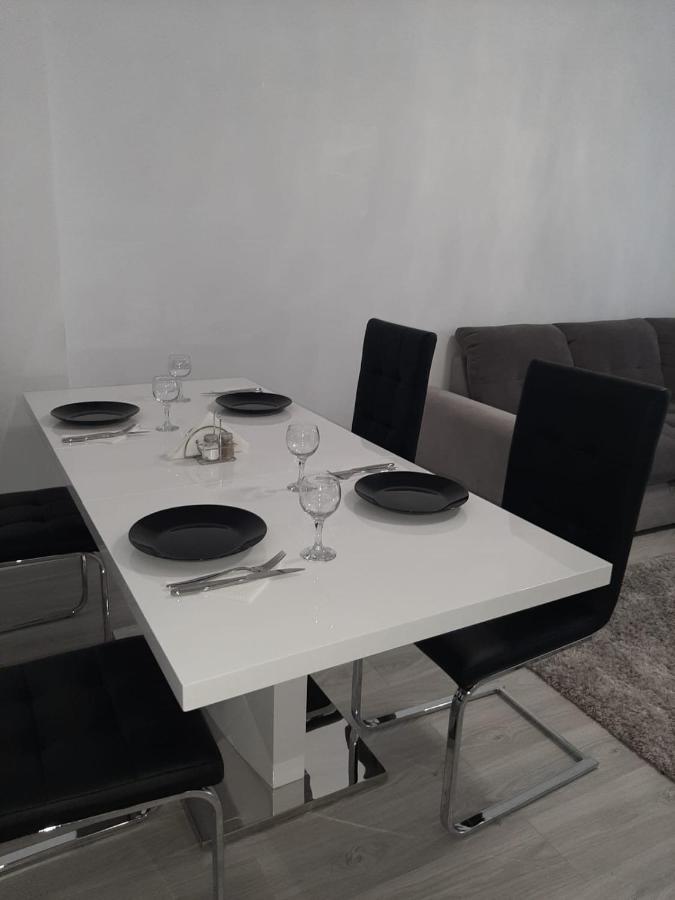 Apartment Luxury Daniel Militari Rosu