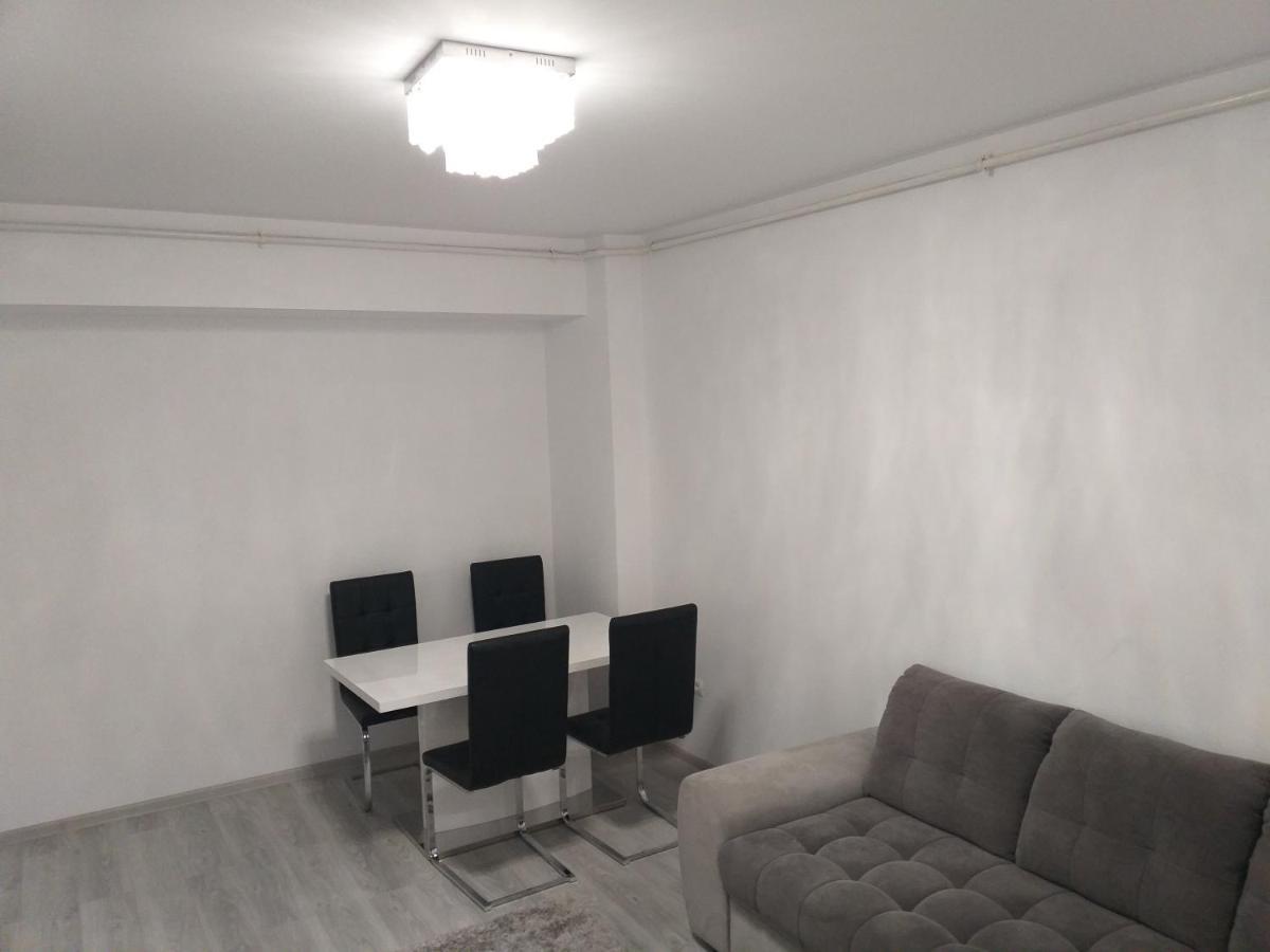 Luxury Daniel Militari Apartment Rosu